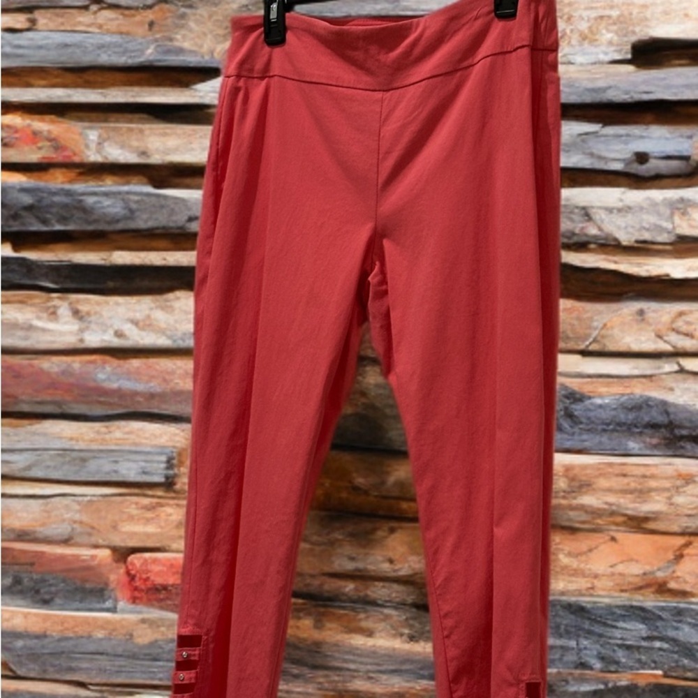 Attyre Coral Capri's-Size 10-Go-To for Summer EUC